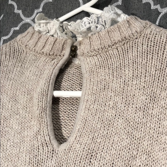 F21 KNIT SWEATER W/ LACE TRIM - Picture 4 of 8